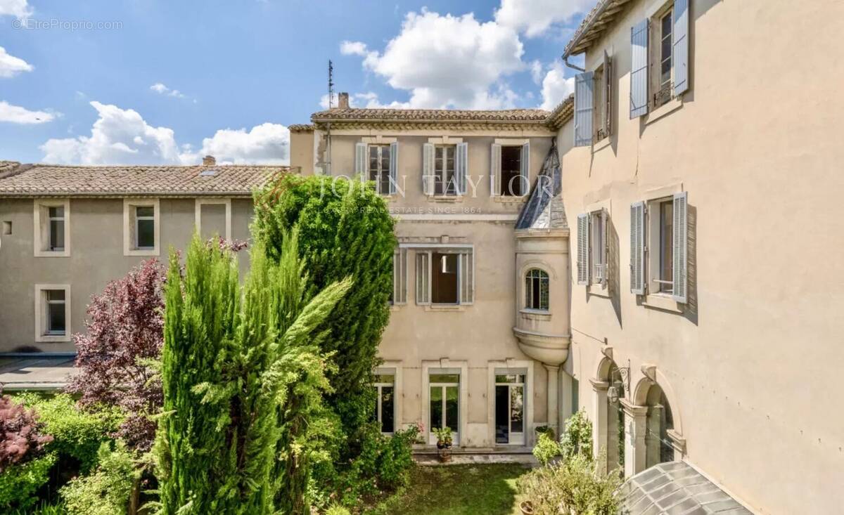 Maison à L'ISLE-SUR-LA-SORGUE