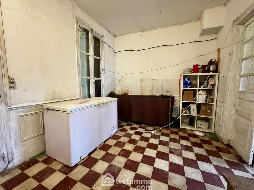 Cuisine à rénover, offrant un beau potentiel d?aménagement selon vos envies - Maison à VERSIGNY