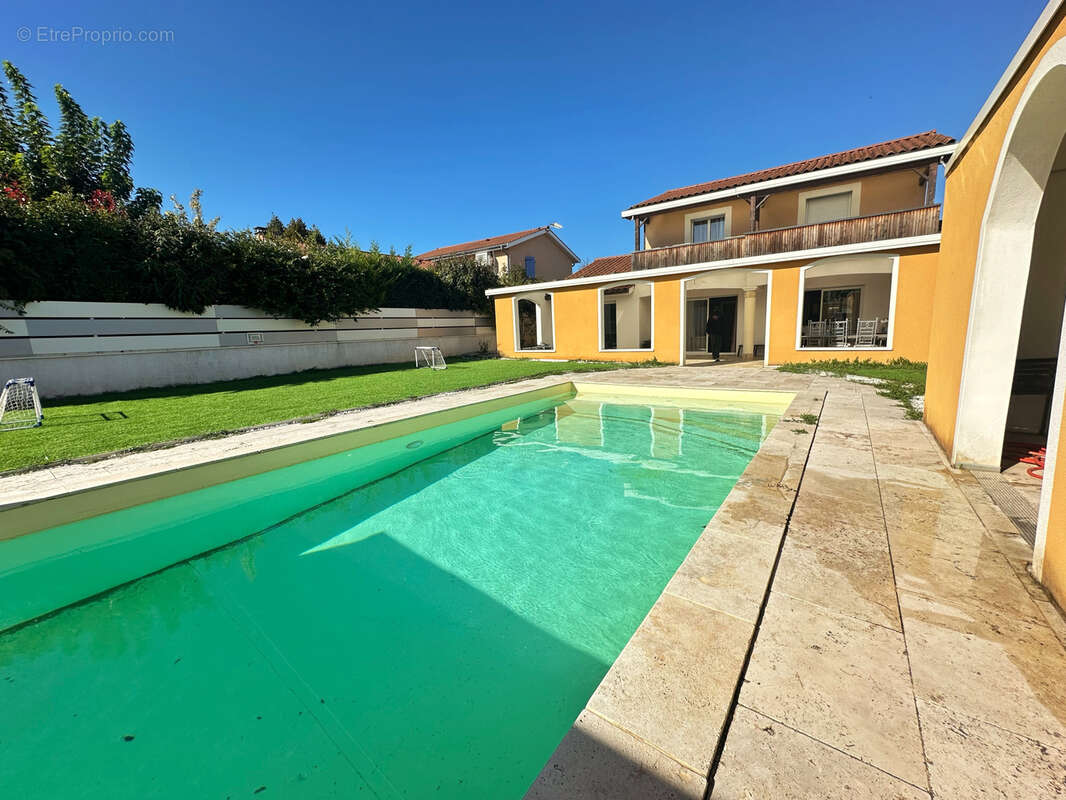 Maison à PIERRE-BENITE