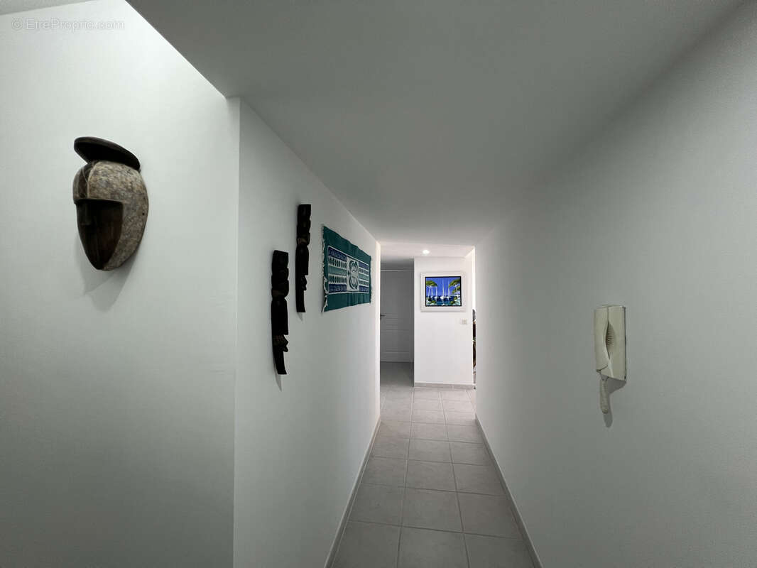 Appartement à SAINT-LAURENT-DU-VAR