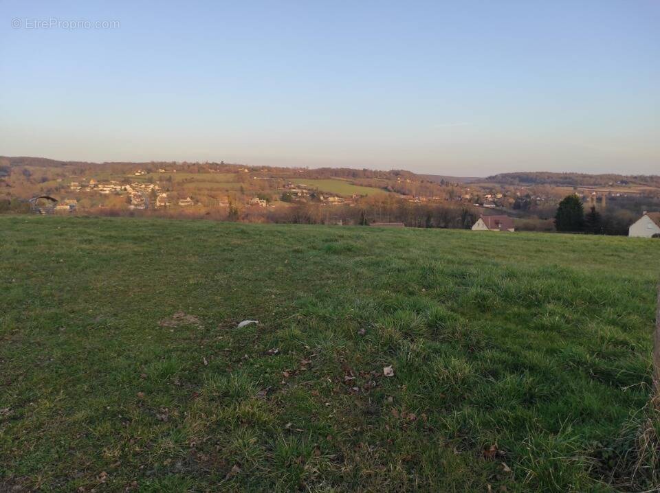 Terrain à SAINT-MARTIN-DE-MAILLOC