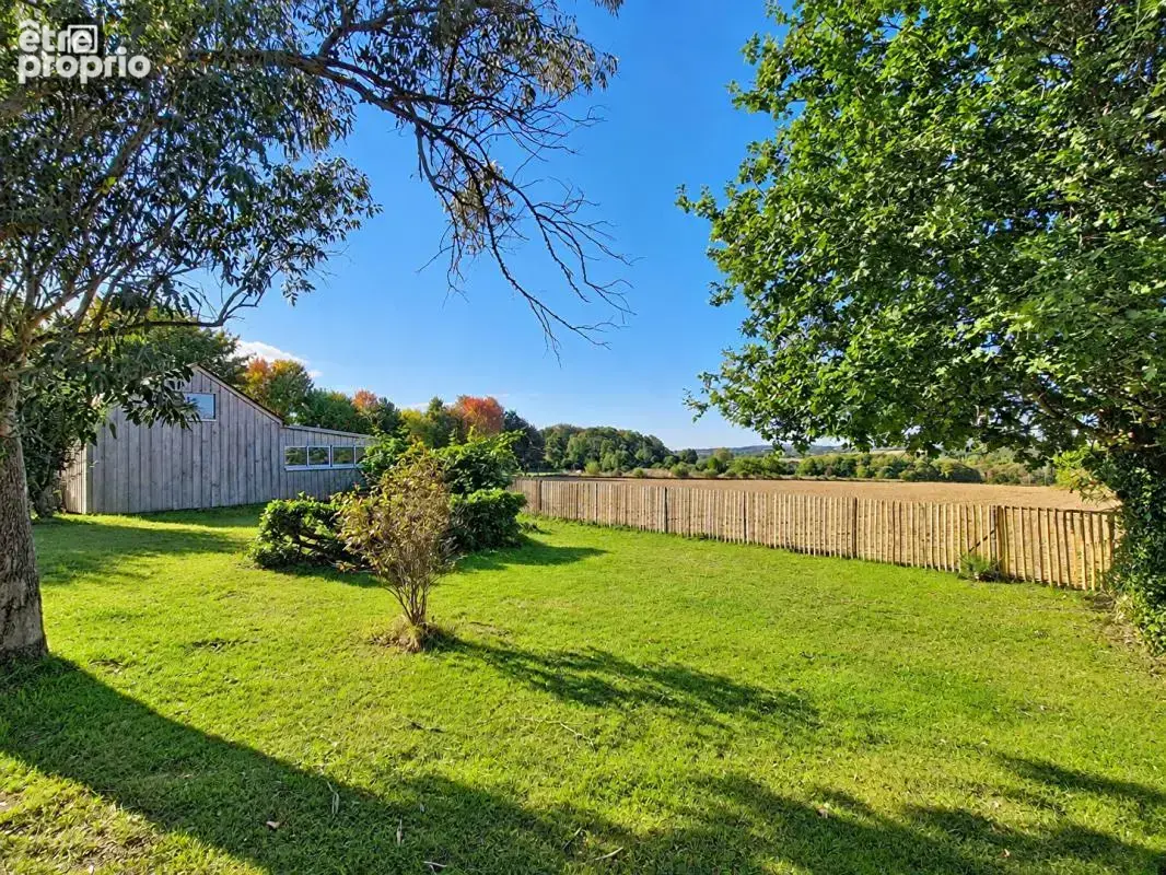 Maison de caractère rénovée avec terrain constructible de 2 959 m² et vue dégagée - photo 5