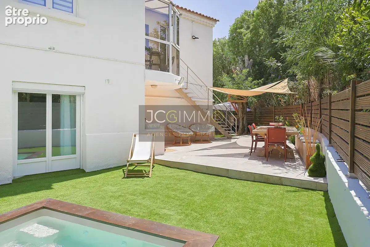 Maison composée de 3 appartements au Cap Brun - photo 2