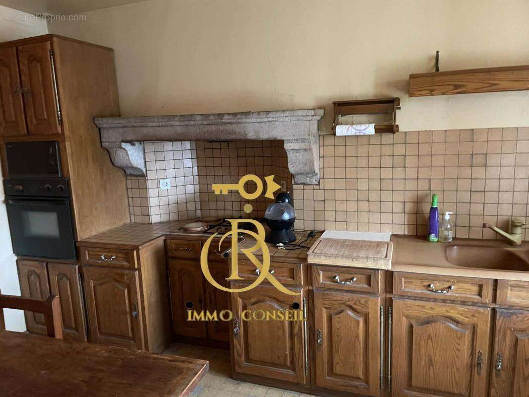 Maison à DURDAT-LAREQUILLE