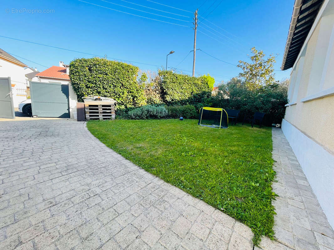 Maison à SARTROUVILLE