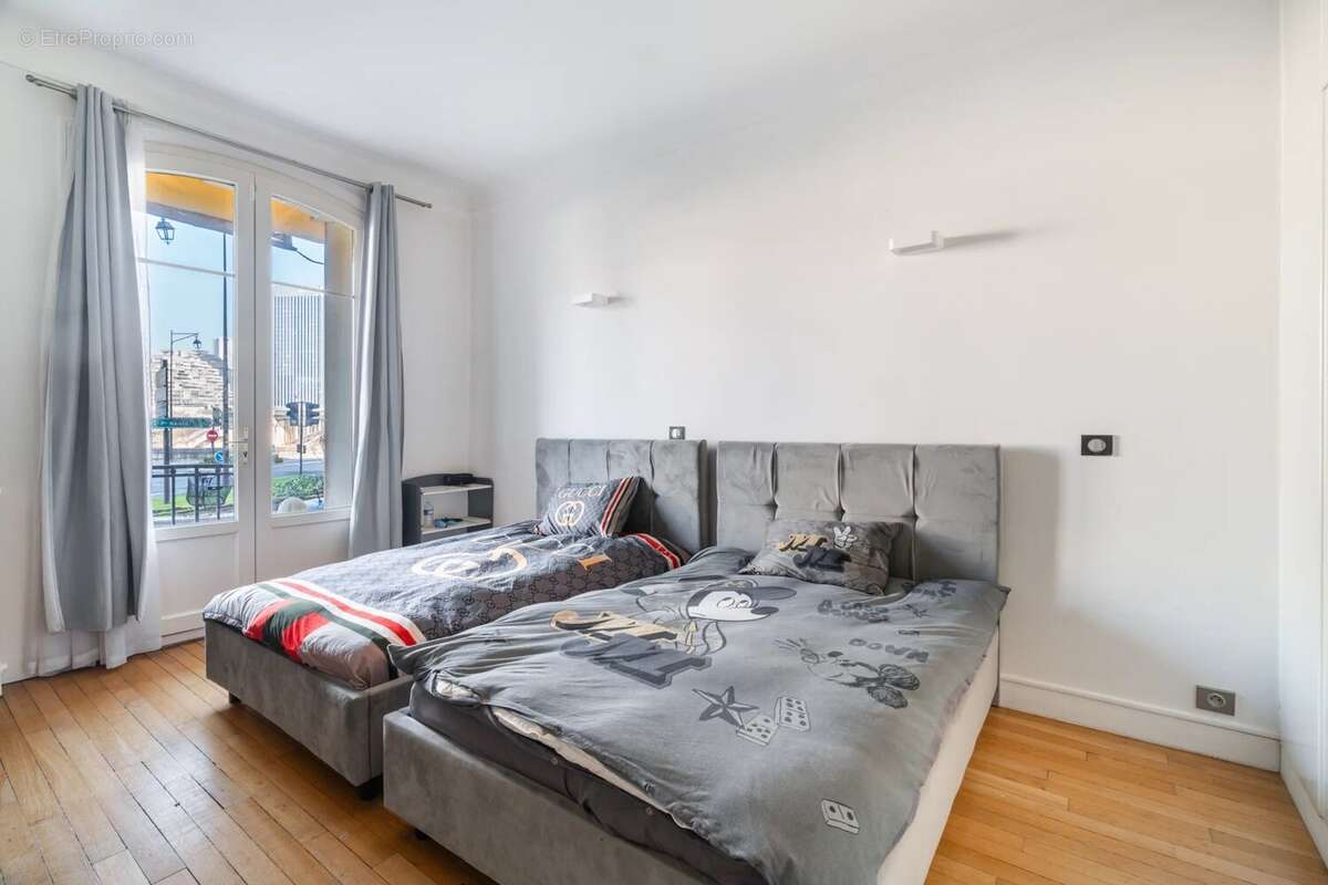 Appartement à NEUILLY-SUR-SEINE