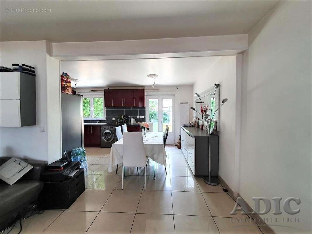 Maison à LE PLESSIS-BELLEVILLE