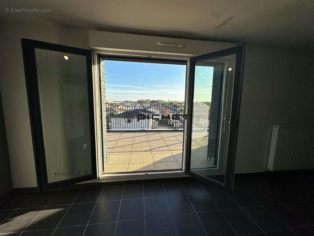 Appartement à VILLENAVE-D&#039;ORNON