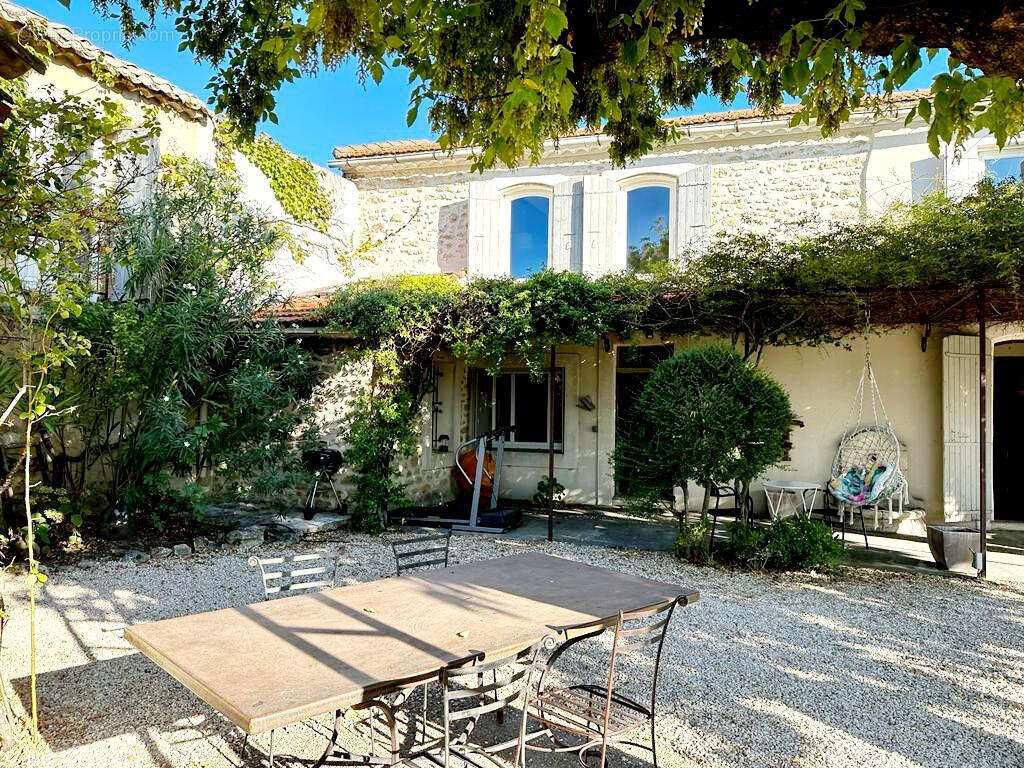 Maison à CAMARET-SUR-AIGUES