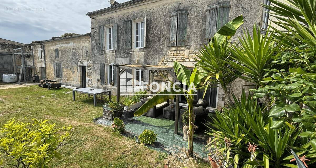 Maison à CHERVES-RICHEMONT