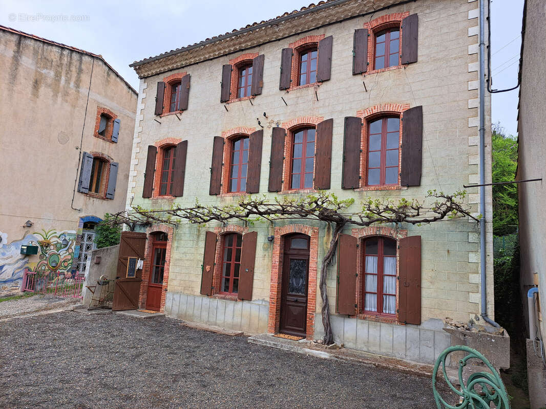 Grande maison familiale avec jardin, garage et dépendances - photo 34