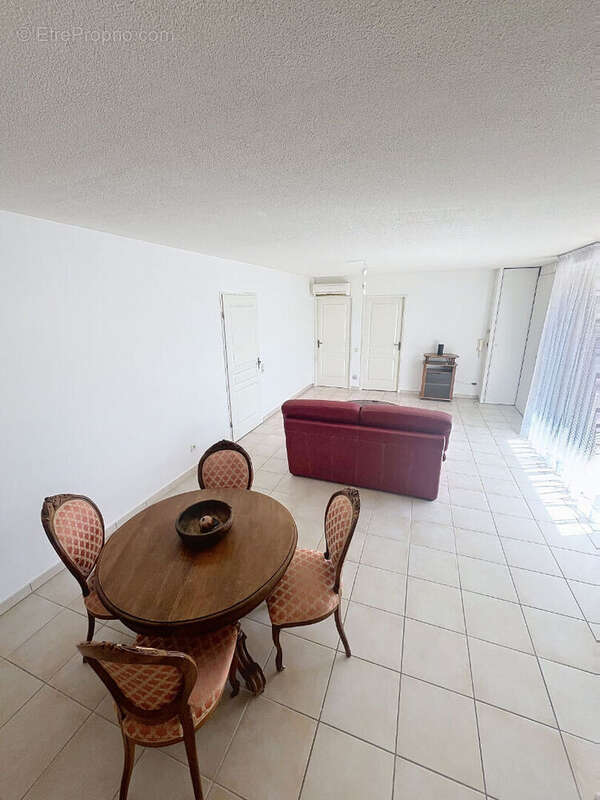 Maison à JONQUIERES-SAINT-VINCENT