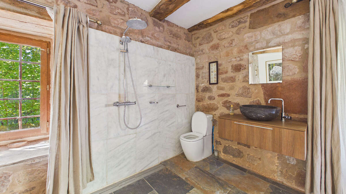 Maison Villecomtal 5 pièces 150 m2 + 76m²  aménageable sur 585 m² de terrain - photo 10