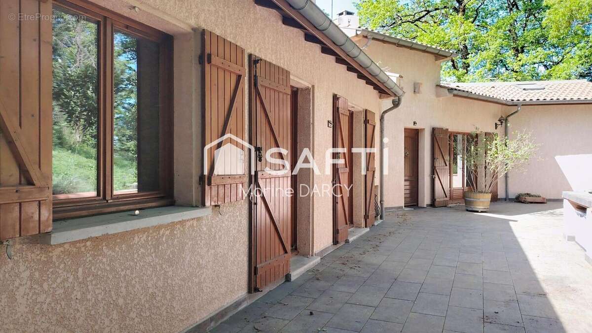 Maison 196 m² à Les Brunels  - photo 2