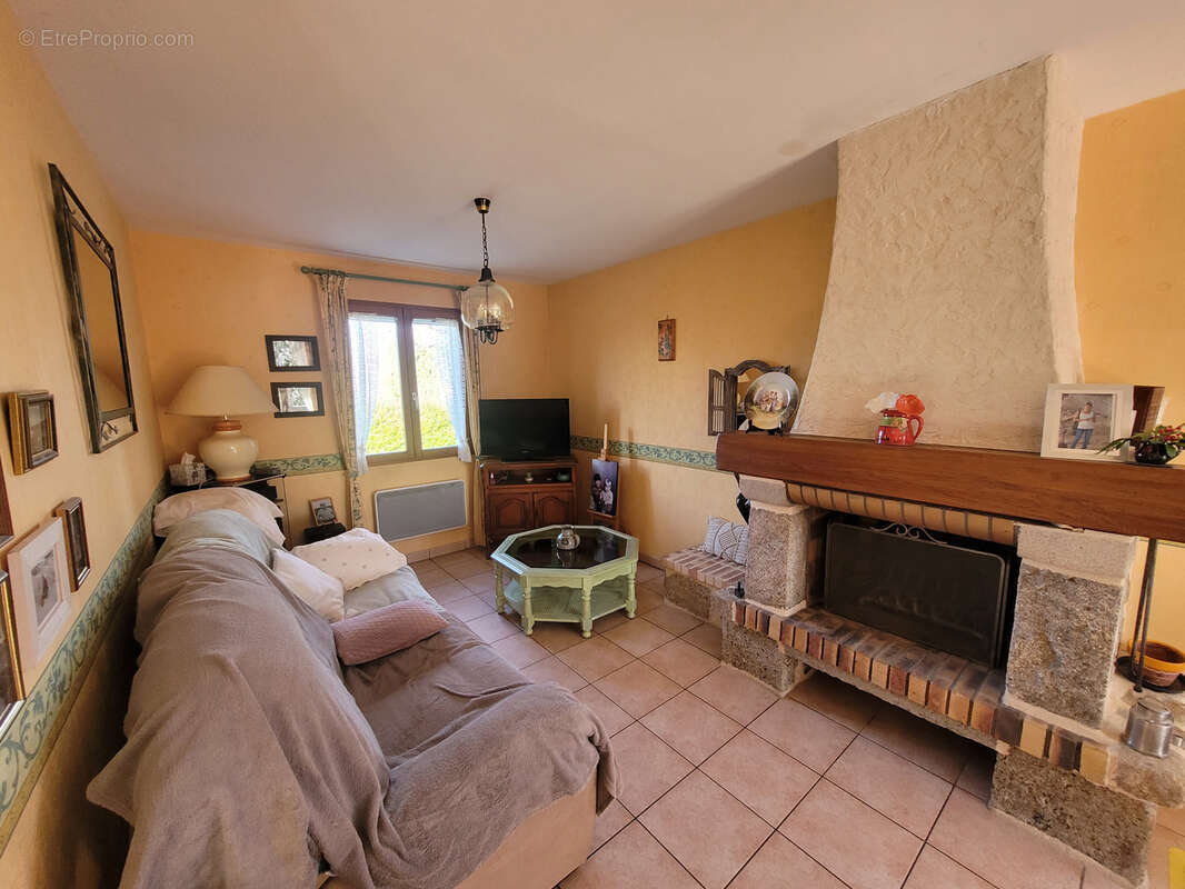 Maison à SAINT-NIZIER-DE-FORNAS