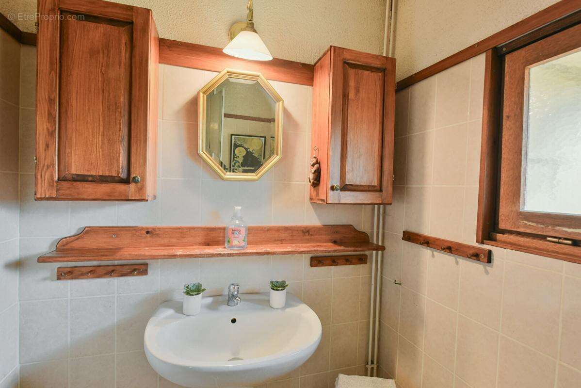 Maison à COUZE-ET-SAINT-FRONT