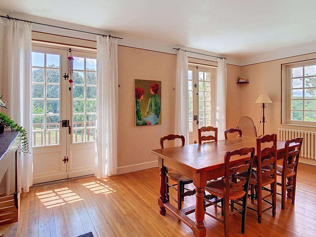 Maison à BEYNAC-ET-CAZENAC