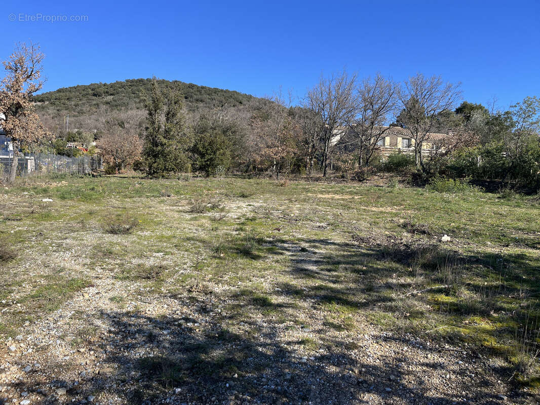 Terrain à SAINT-ARNAC