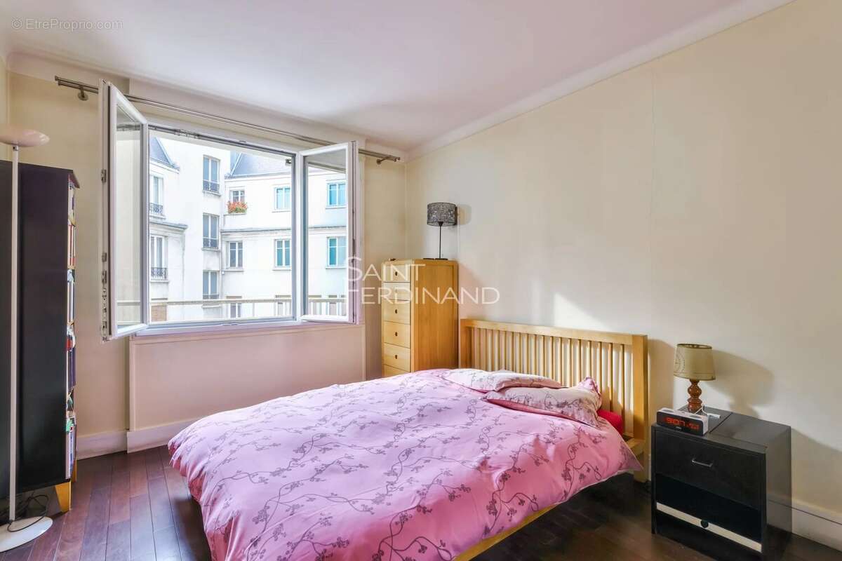 Appartement à PARIS-17E