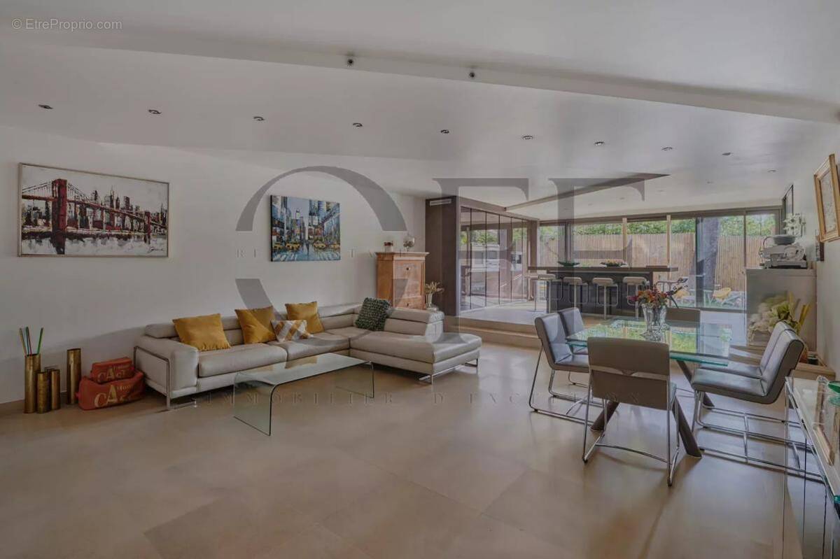 Appartement à MARSEILLE-7E