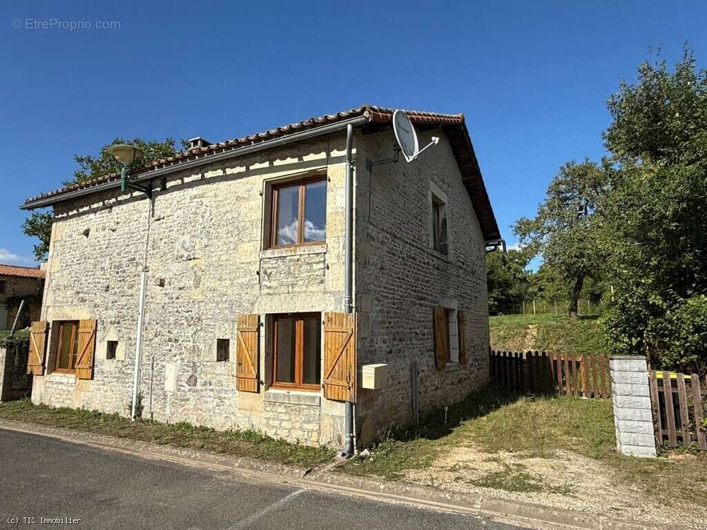 Jolie Maison En Pierre Proche Ruffec - photo 18