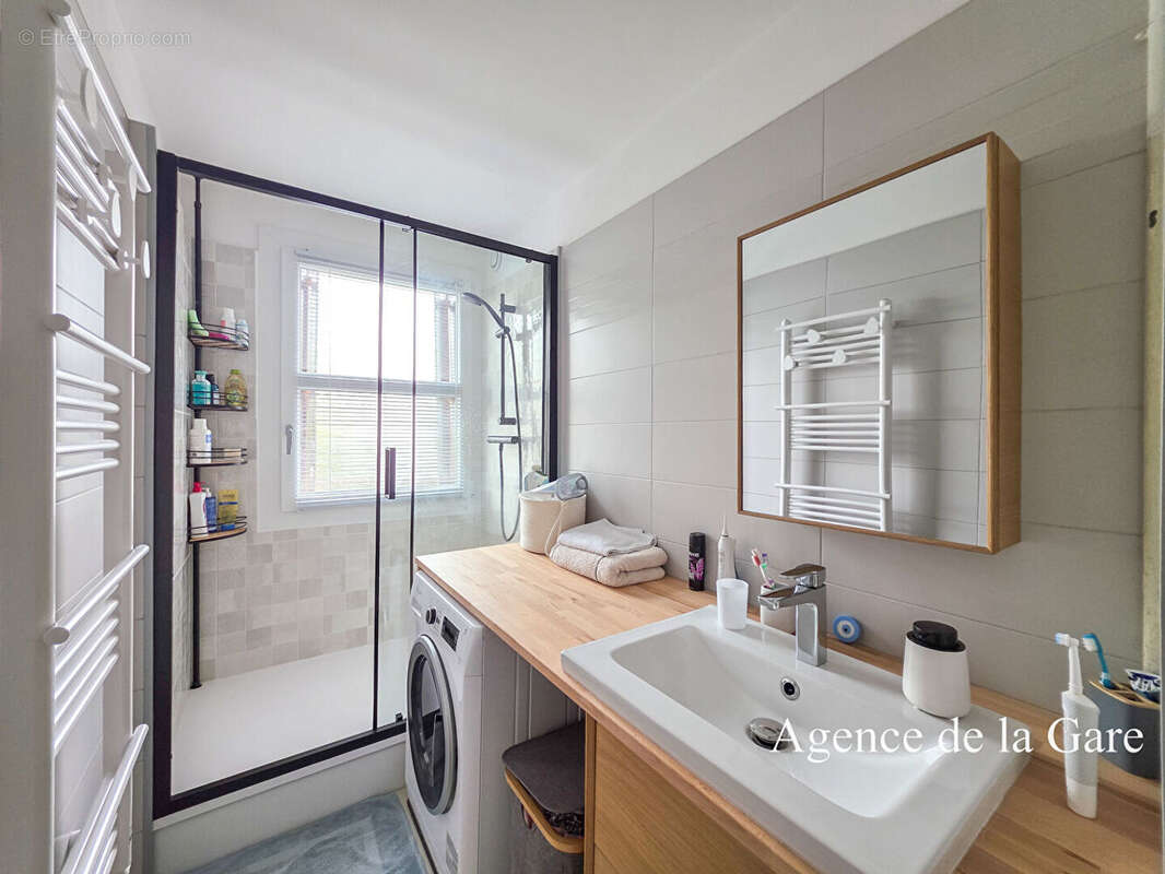 Appartement à LE MESNIL-LE-ROI