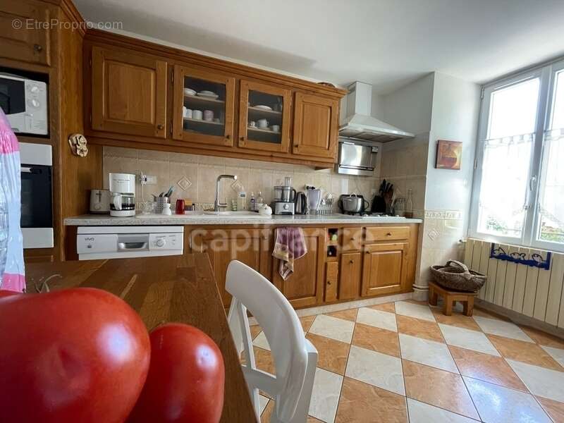 Dpt Dordogne (24), à vendre  maison P8 de 292,68 m² - Terrain de 1 777,00 m² - photo 4