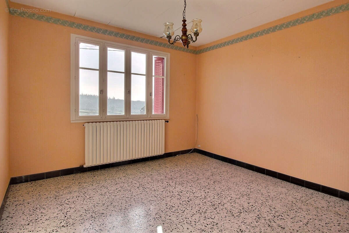 Maison à SAINT-CLEMENT-SUR-GUYE