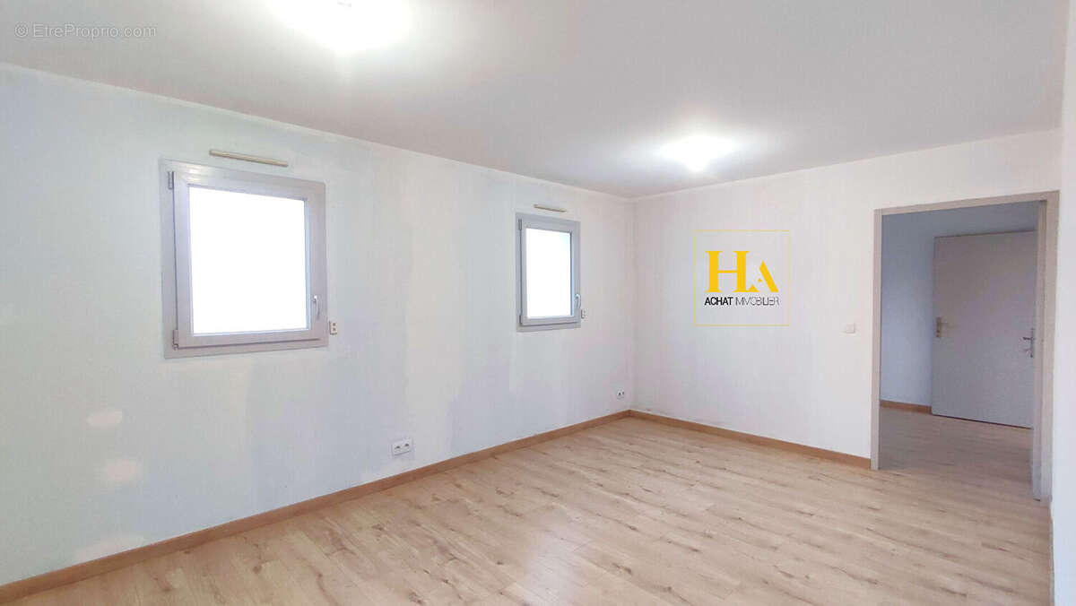 Appartement à SAINT-DONAT-SUR-L'HERBASSE