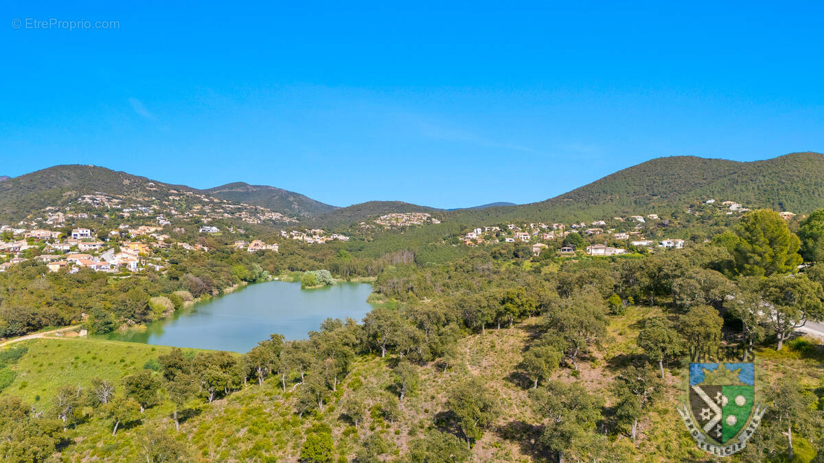 Terrain à LA LONDE-LES-MAURES