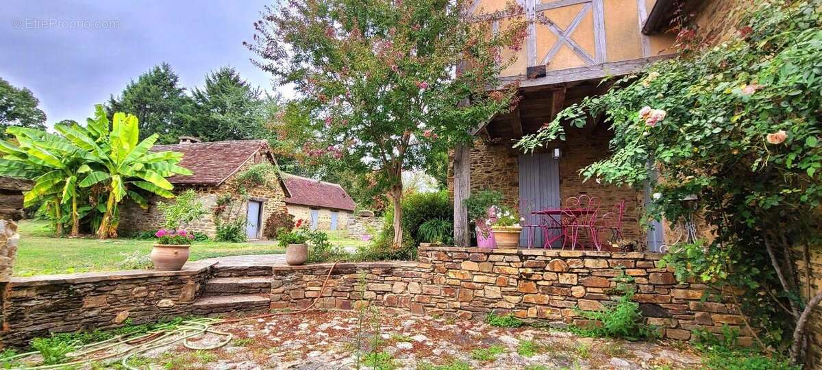 Maison à SAINT-YRIEIX-LA-PERCHE