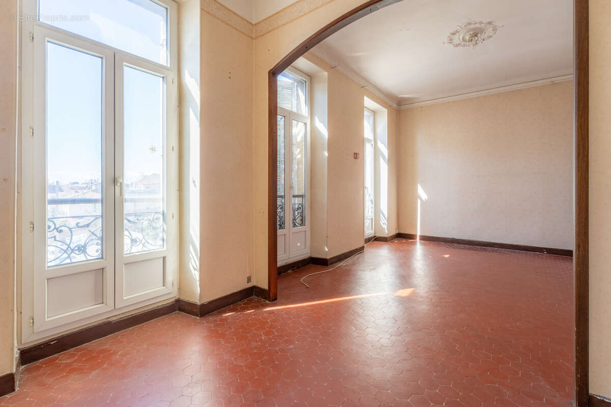 Appartement à MARSEILLE-4E