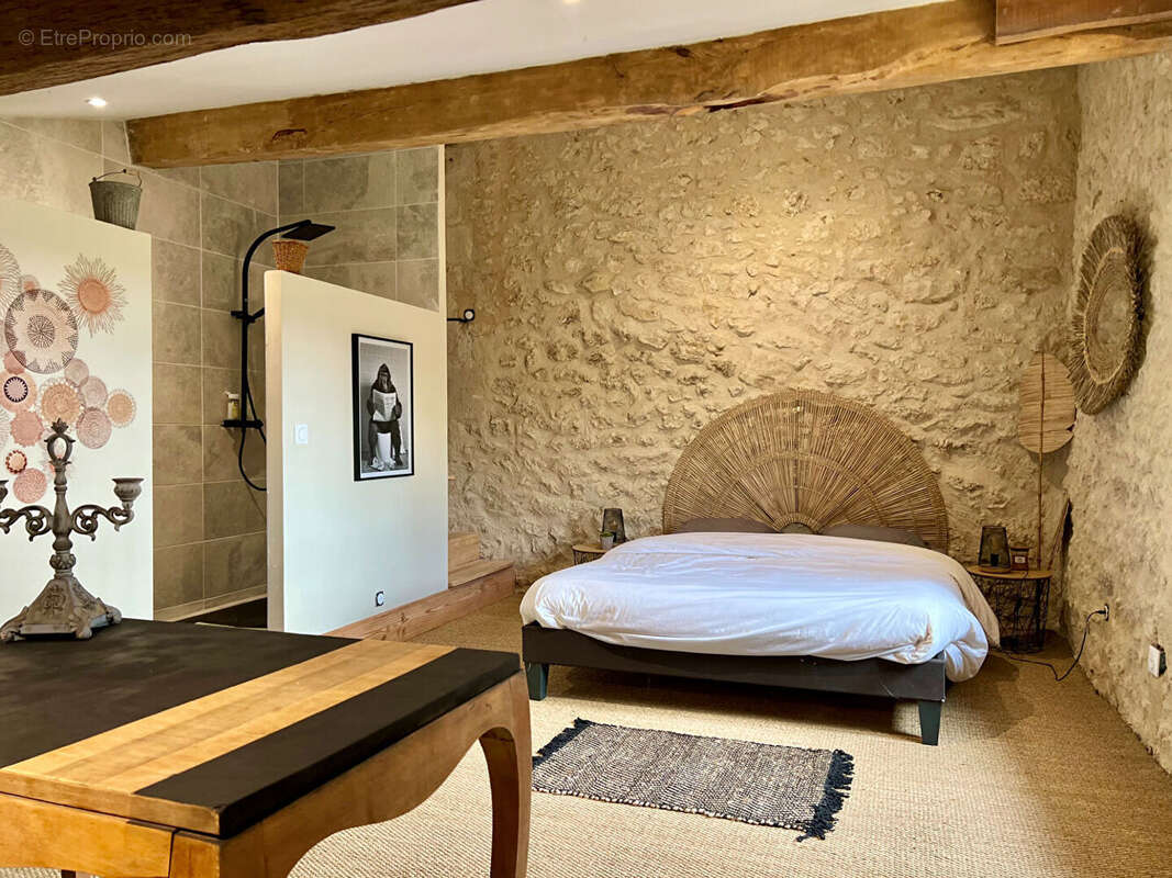 Propriété en pierre avec maison d'amis, piscine et garage pour 3 véhicules. - photo 15