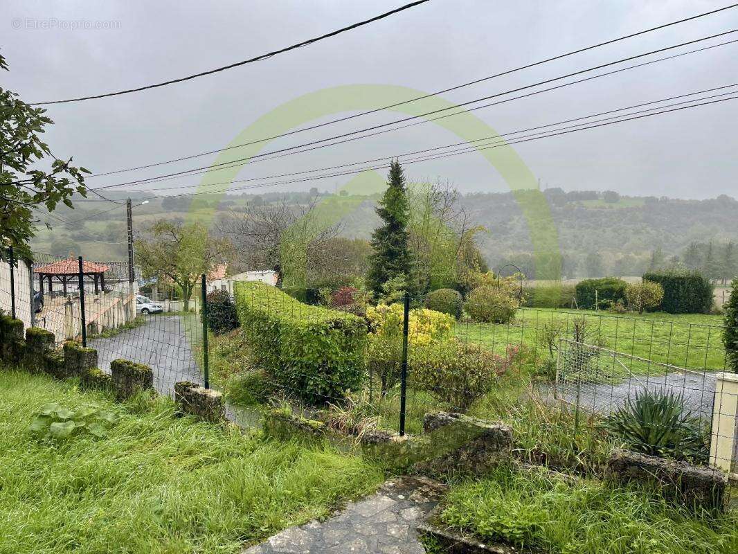 Maison à RUELLE-SUR-TOUVRE