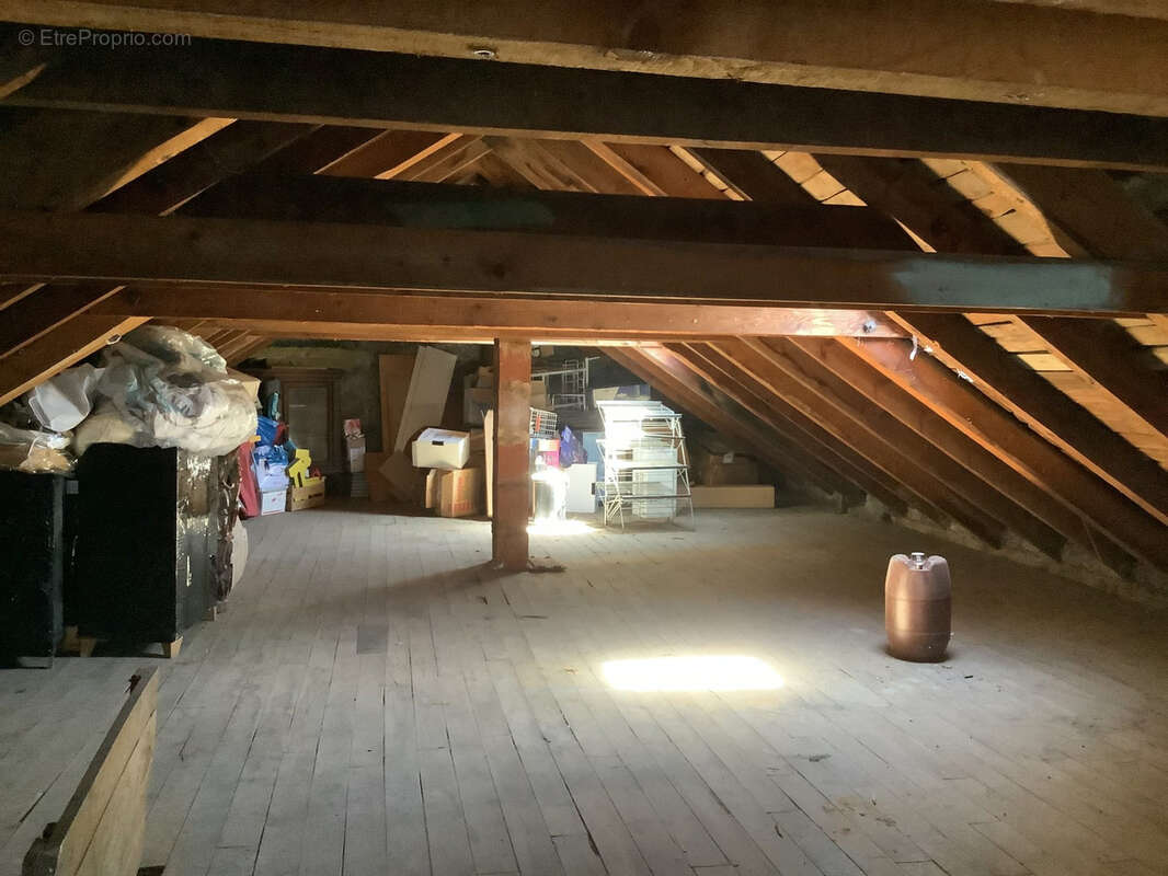 Commerce à LE CHAMBON-SUR-LIGNON