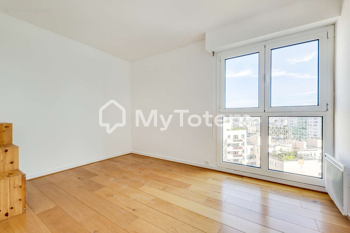 Appartement à COURBEVOIE
