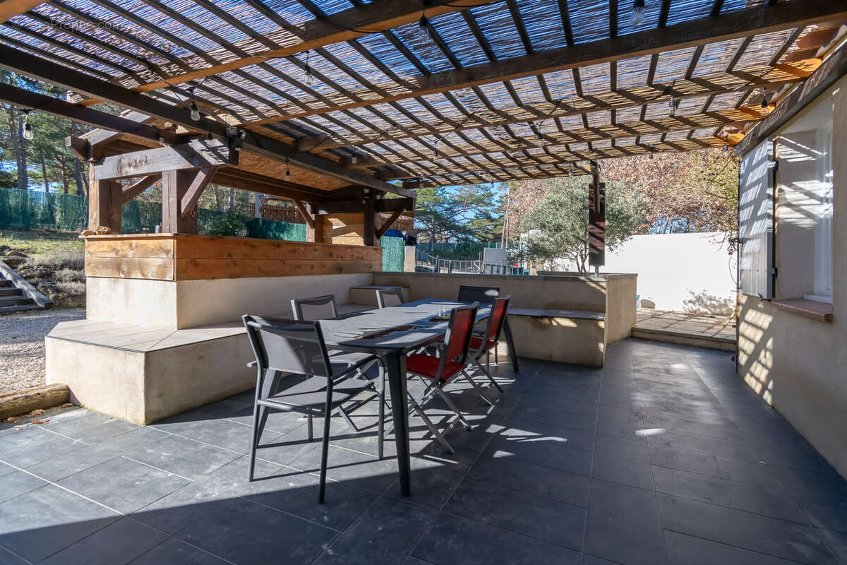 Maison familiale avec studio indépendant, piscine et grand terrain - photo 28