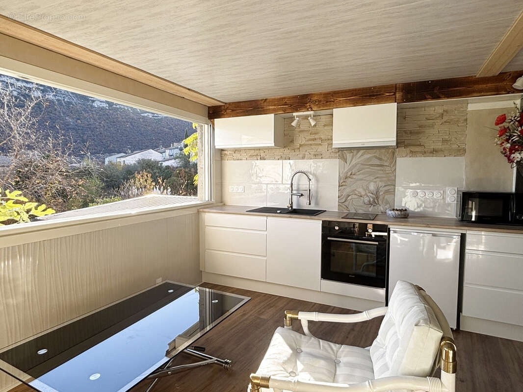 Appartement à LARAGNE-MONTEGLIN