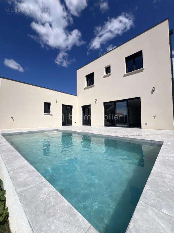 Maison à MONTELIMAR