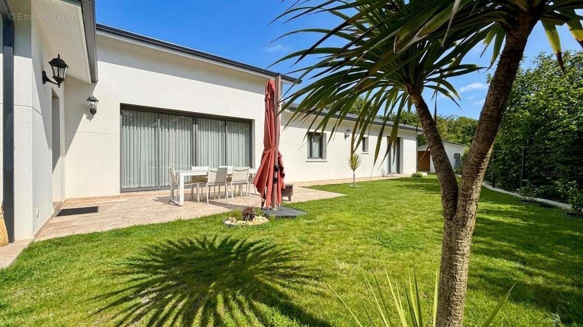 Maison 187 m² à Pompignac  - photo 4