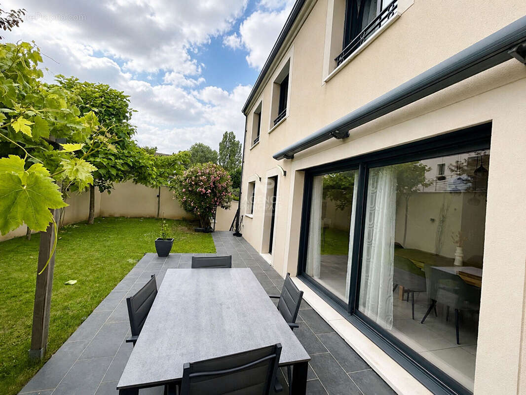 Maison à VERNEUIL-SUR-SEINE