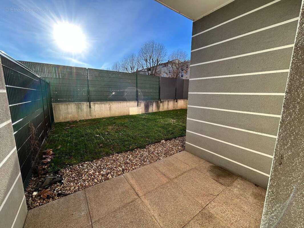   - Appartement à VILLEFRANCHE-SUR-SAONE