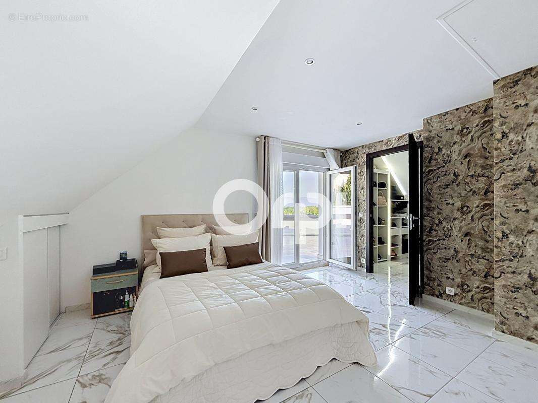 À vendre - Maison Familiale de 253m² avec appartement indépendant - 618 000€ FAI - photo 12