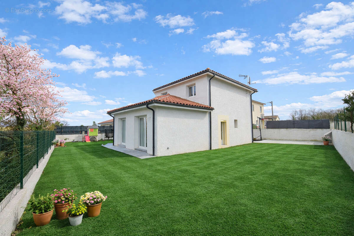 Maison à SALAISE-SUR-SANNE