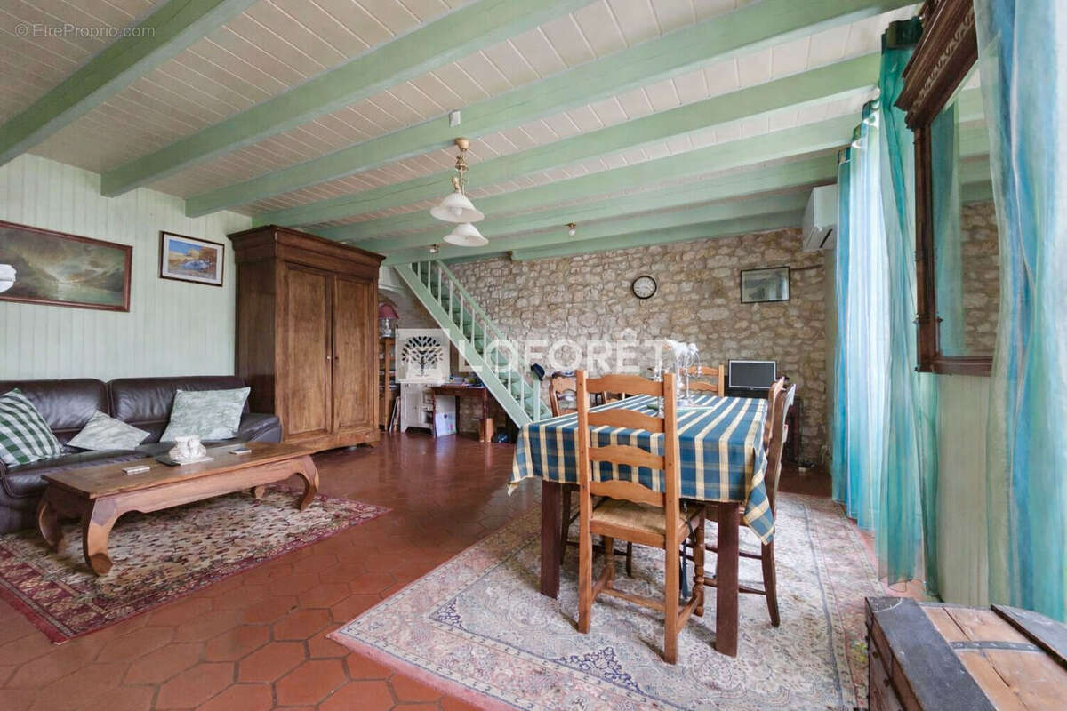 Maison à PISANY