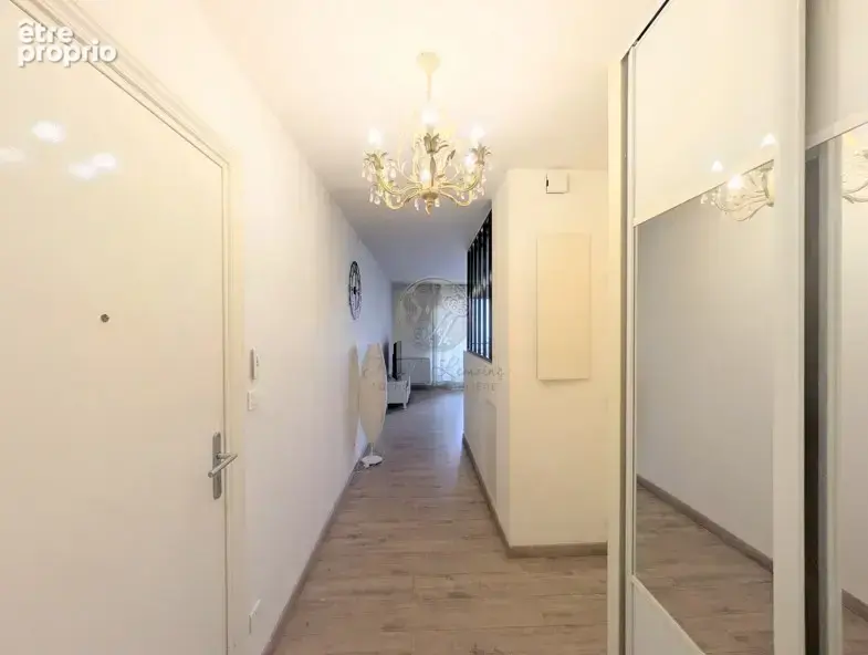 Lyon 3    T2 traversant avec balcon, parking et prestations modernes - photo 8