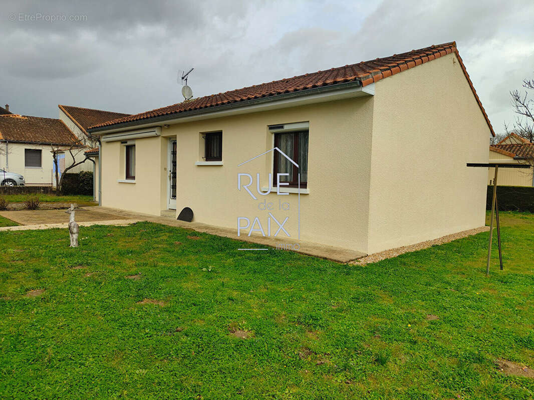 Maison à LENCLOITRE