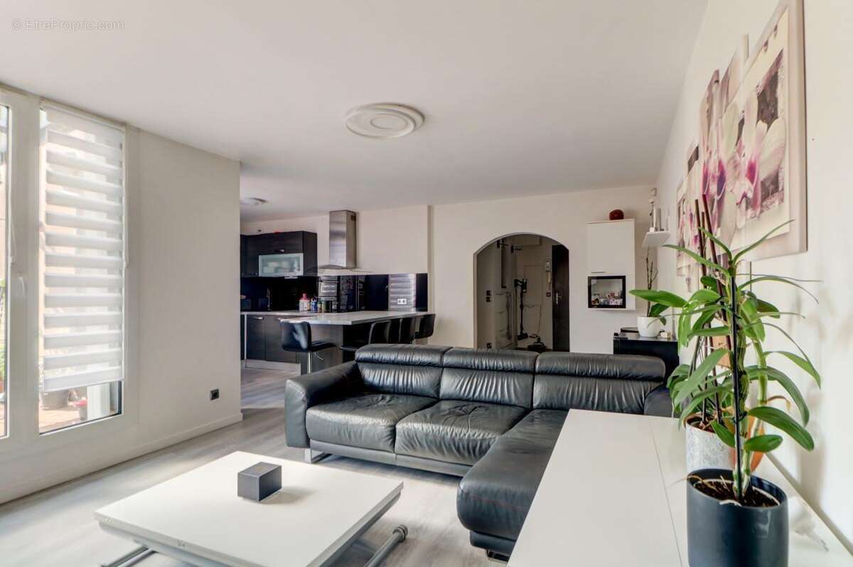 Appartement 92 m² à Carros  - photo 2