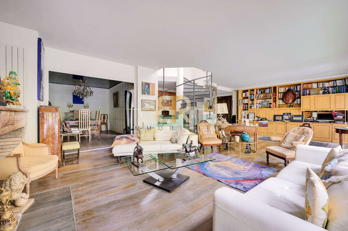 Maison à NEUILLY-SUR-SEINE