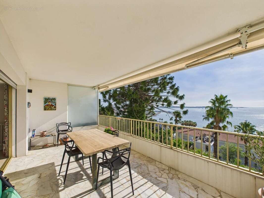 Appartement à VALLAURIS